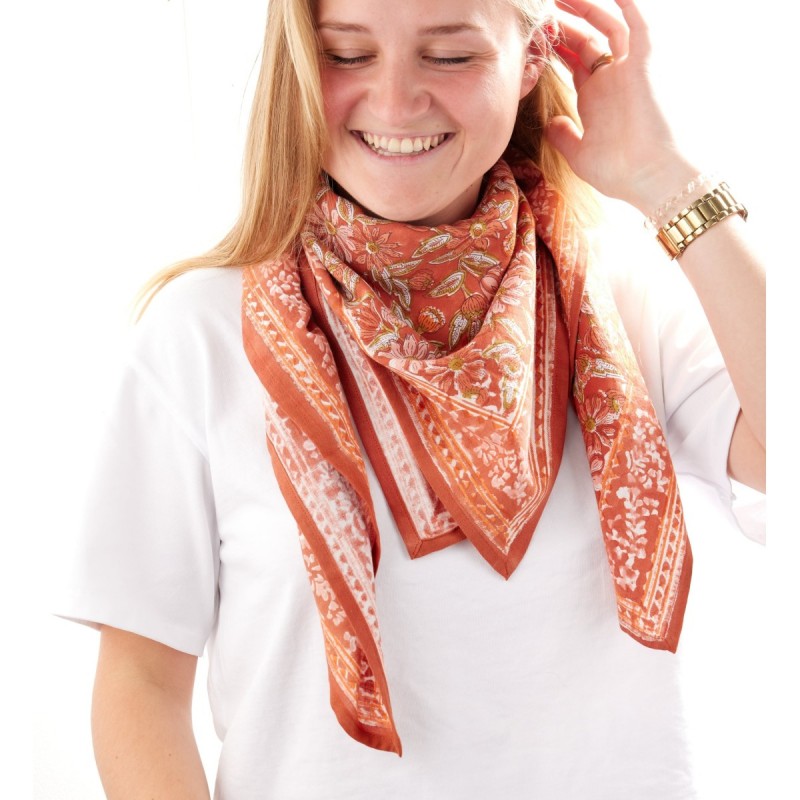 Foulard indien couleur terracotta, imprimé au block print de la marque Bonheur du Jour - 100x100cm Foulard indien couleur terracotta, imprimé au block print de la marque Bonheur du Jour - 100x100cm