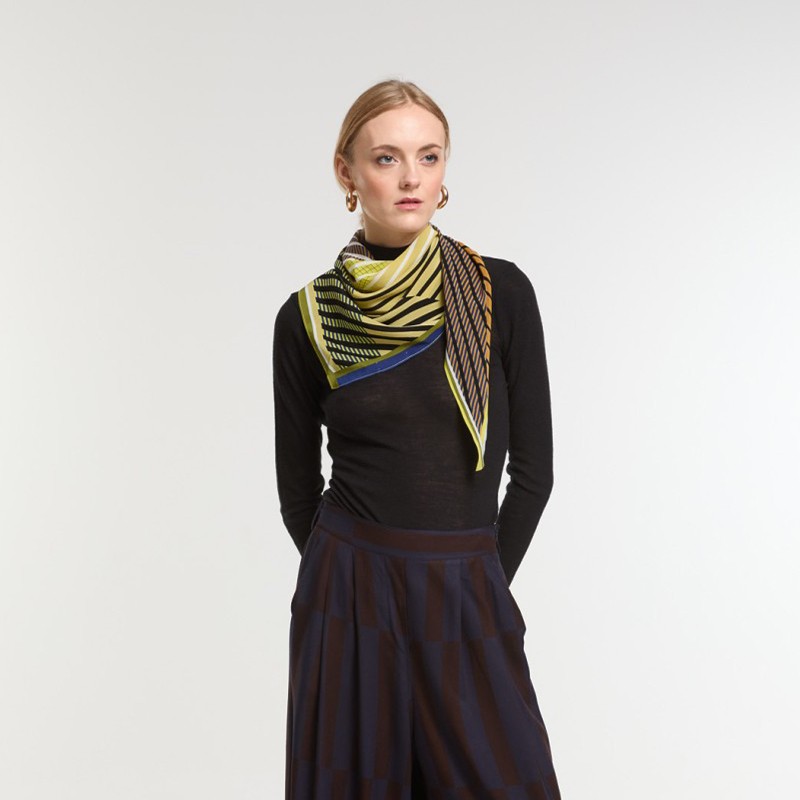 Triangle en soie, modèle Oree Sun de la marque Ma Poésie