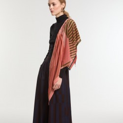 Triangle en soie, modèle Oree Rose de la marque Ma Poésie