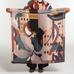 Carré de soie 100cm, modèle Bois Sacré (Taupe) de la marque Ma Poésie