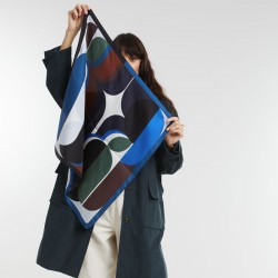 Carré de soie 70cm, modèle Wonder Bleu de la marque Ma Poésie
