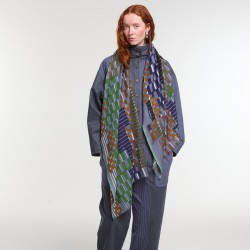 Foulard en laine, modèle Saccade (gris bleu) de la marque Ma Poésie