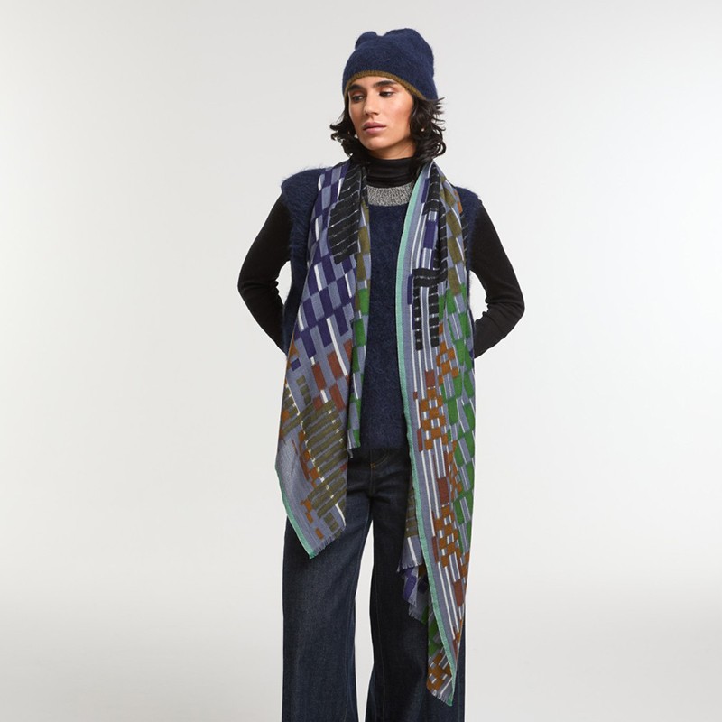 Foulard en laine, modèle Saccade (gris bleu) de la marque Ma Poésie