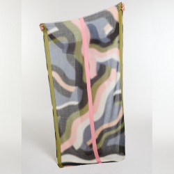 Foulard en laine, modèle Mouvance (rose) de la marque Ma Poésie