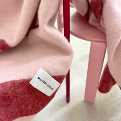 Plaid 100% Laine à motif Tourbillon, rose & bordeaux - Maison Deux