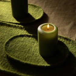 Plateau en feutre de la marque Muskhane, couleur olive.