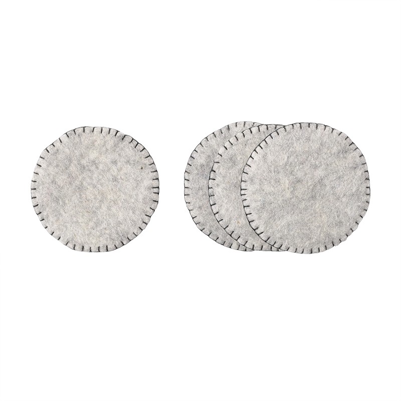 Lot de 4 sous-verres en feutre de la marque Aveva, coloris gris.
