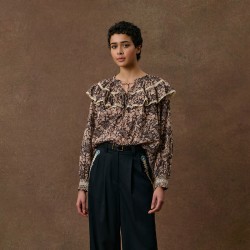 Blouse Nicole à volants, de la marque Louise Misha.